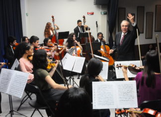 Dividida en cuerdas y alientos, emociona la Sinfonietta Juventus en los Miércoles de Concierto