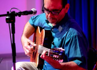 Salió a luz el buqué sentimental del trovador Francisco Robles