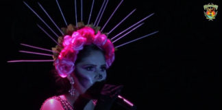 ENTRE FLORES DE COLORES CANTAMOS Y BAILAMOS