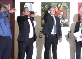 Toman protesta en la Coordinación General de Extensión de la Cultura