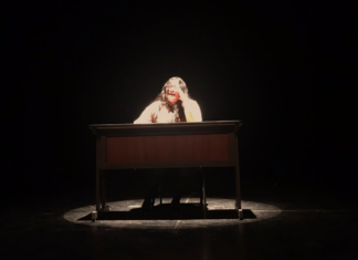 Disfrutan del teatro universitario