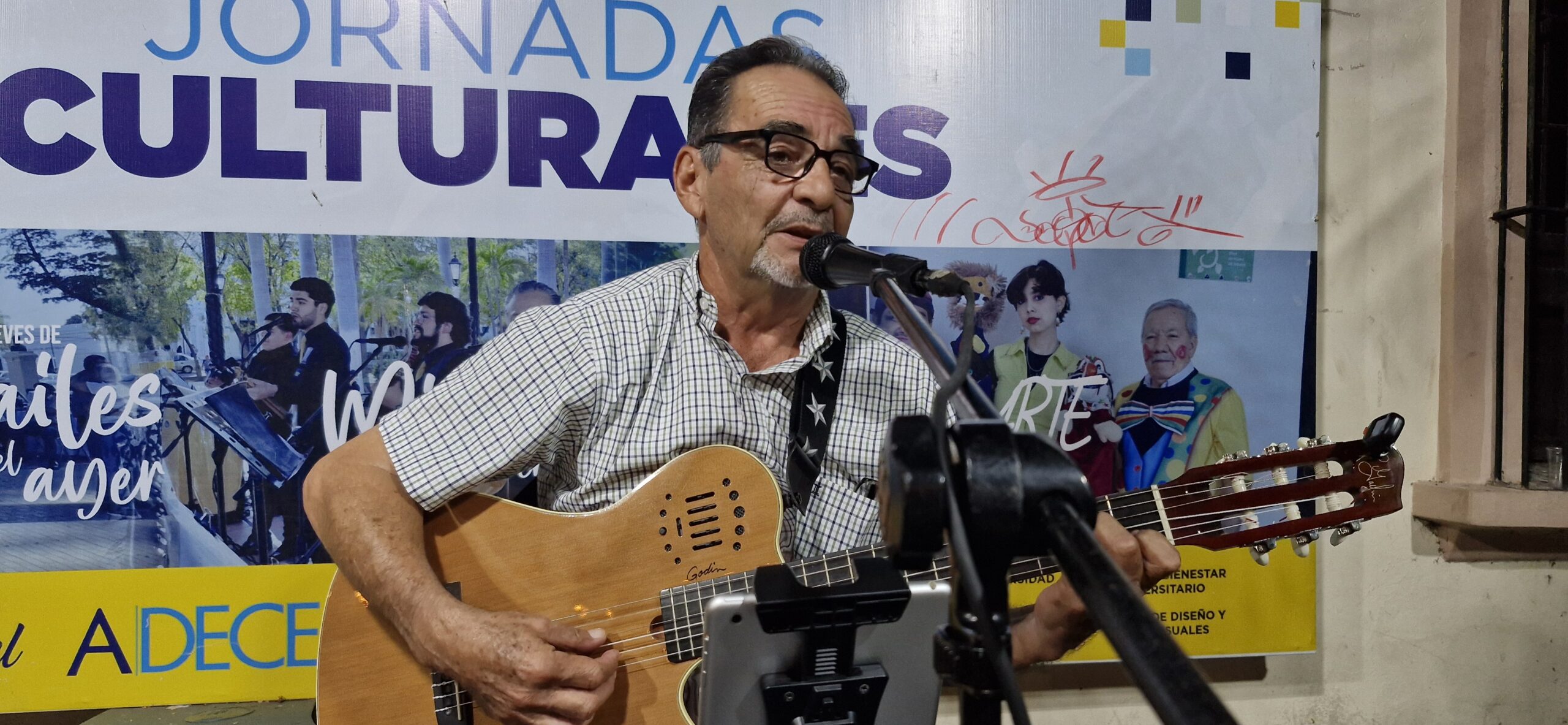 El trovador universitario, Francisco Robles presenta ‘Las más pedidas’