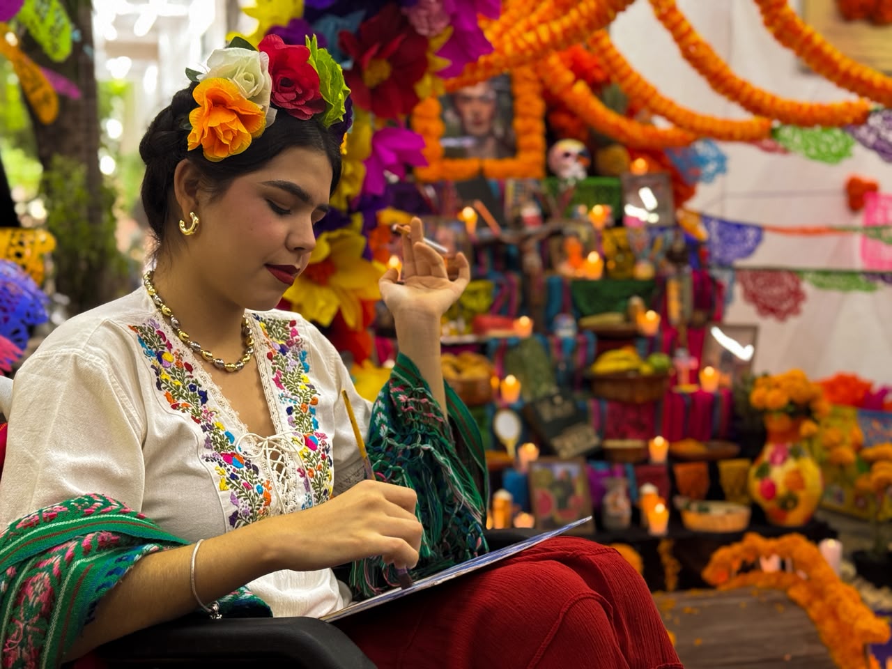 Universitarios se unen por las tradiciones mexicanas en el Encuentro de Altares y Ofrendas de Día de Muertos